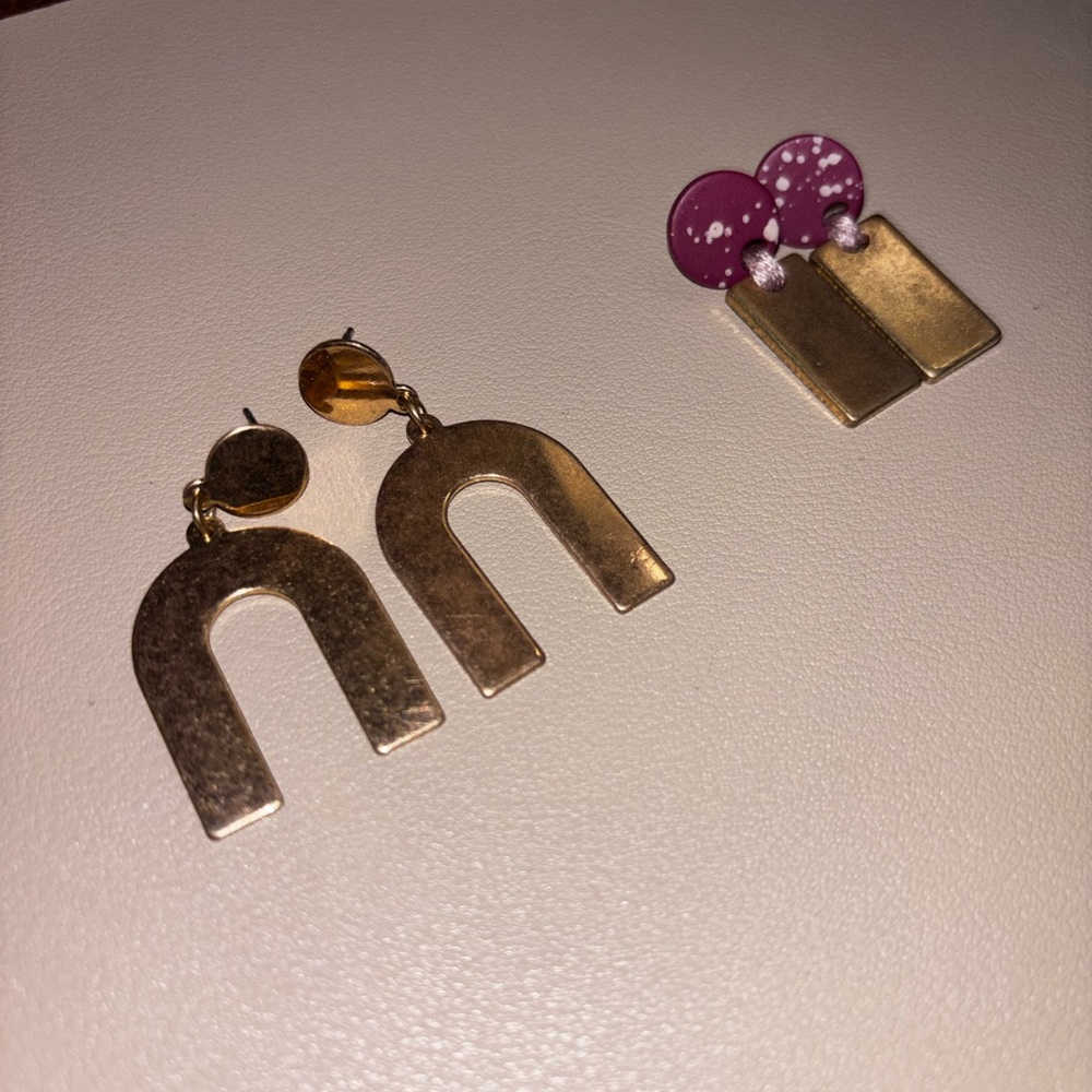 Two Gold Toned Universal Thread Earrings